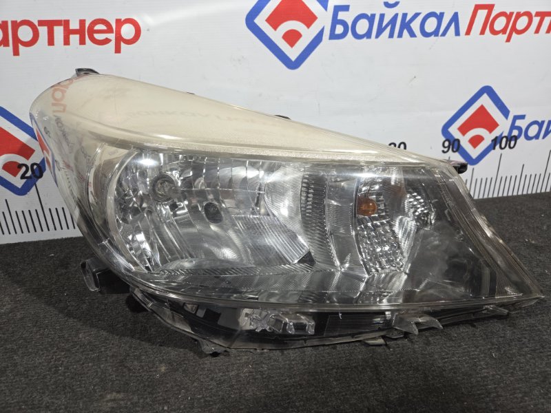 Фара TOYOTA VITZ NSP135 1NR-FE 2012 передняя правая 52-233 (б/у)