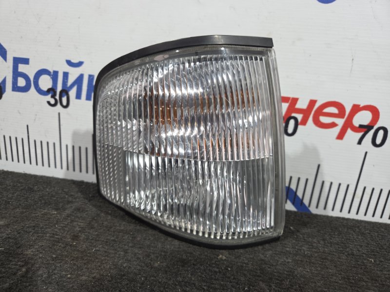 Габарит NISSAN VANETTE SK82VN F8 передний правый 03-71 (б/у) Габарит NISSAN VANETTE SK82VN F8 передний правый 03-71 (б/у)