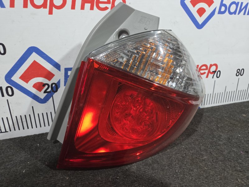 Стоп TOYOTA RACTIS NCP120 2014 52-226 (б/у) Стоп TOYOTA RACTIS NCP120 2014 52-226 (б/у)
