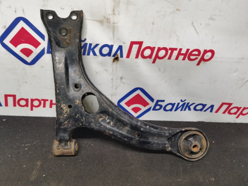 Рычаг подвески нижний TOYOTA PRIUS NHW20 1NZ-FXE 2005 передний левый (б/у)