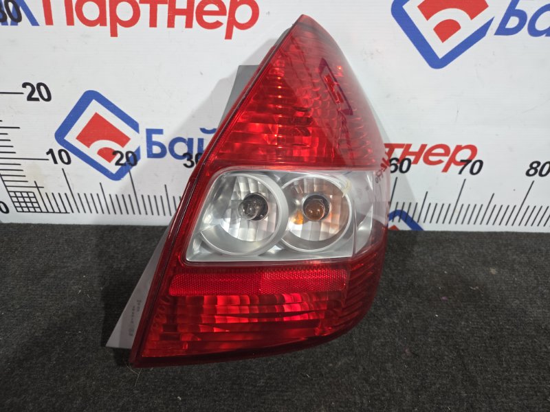 Стоп HONDA FIT GD1 L13A задний правый 49-49 (б/у) Стоп HONDA FIT GD1 L13A задний правый 49-49 (б/у)