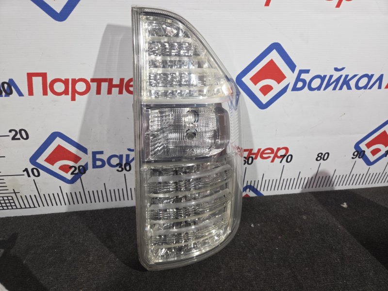 Стоп TOYOTA NOAH ZRR70G задний правый 28-198 (б/у) Стоп TOYOTA NOAH ZRR70G задний правый 28-198 (б/у)