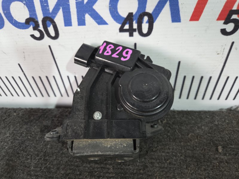 Замок 5ой двери TOYOTA COROLLA FIELDER NZE144G 1NZ-FE 2009 задний (б/у)