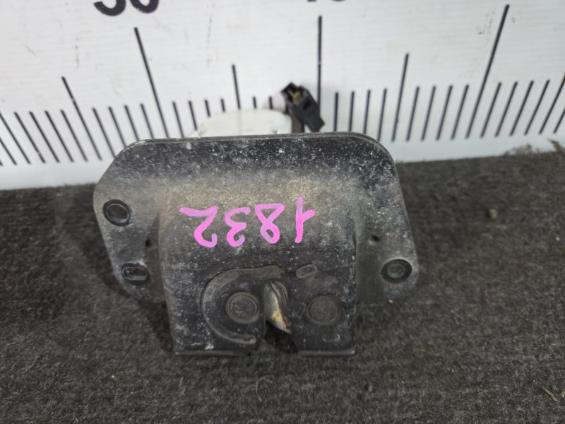 Замок 5ой двери NISSAN VANETTE SKF2MN DIE20 2007 задний (б/у)