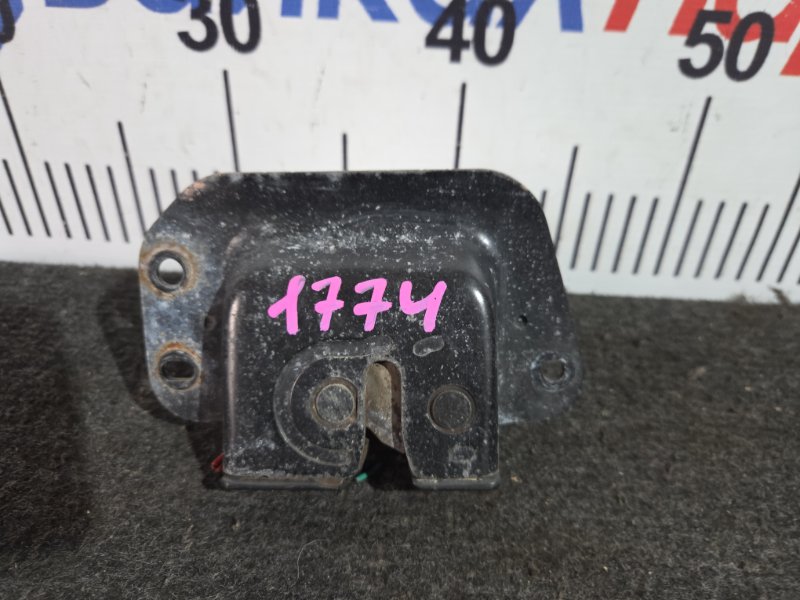 Замок 5ой двери NISSAN VANETTE SK82VN F8 задний (б/у)