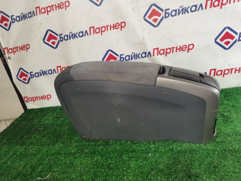 Подлокотник TOYOTA PRIUS NHW20 1NZ-FXE 2005 (б/у)