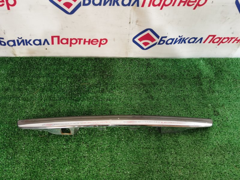 Накладка на дверь багажника TOYOTA COROLLA FIELDER NZE144G 1NZ-FE 2009 задняя (б/у)