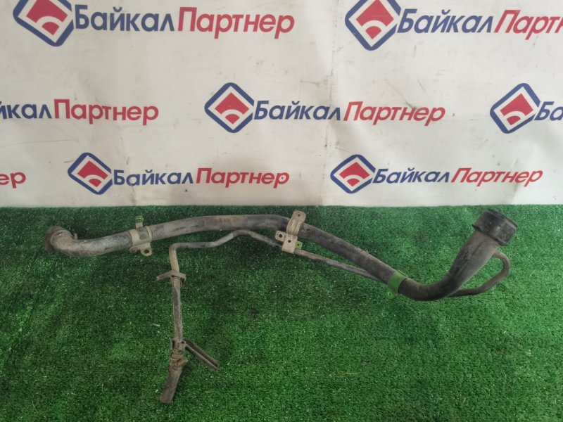 Горловина топливного бака TOYOTA COROLLA RUNX NZE121 1NZ-FE 2002 (б/у)