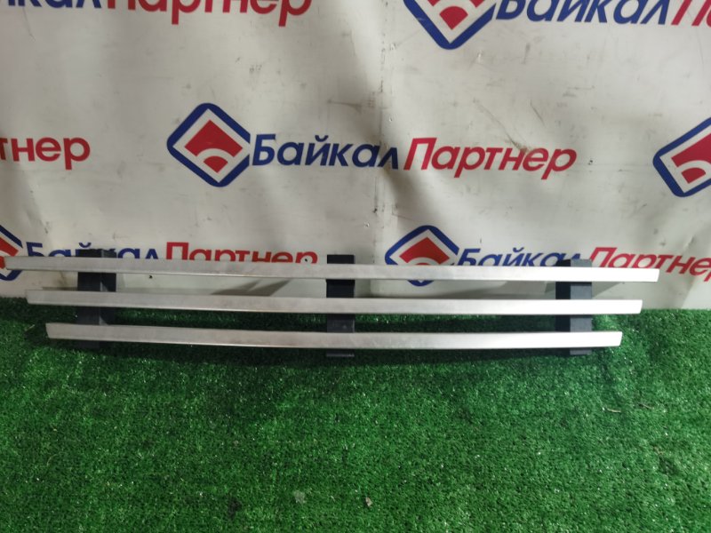 Решетка радиатора нижняя NISSAN WINGROAD WFY11 QG15DE 2004 передняя (б/у)