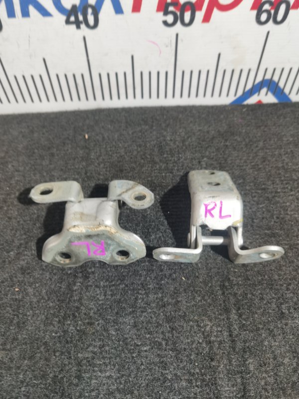 Петли на дверь TOYOTA PREMIO ZRT265 2ZR-FAE 2008 задние левые (б/у)