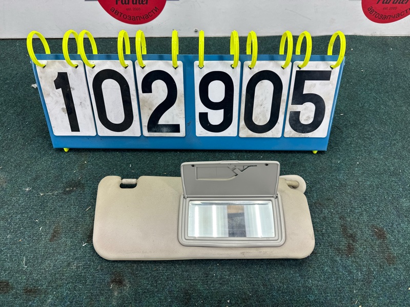 Солнцезащитный козырек TOYOTA IST NCP61 1NZ-FE 2002 правый (б/у)