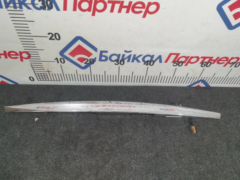 Накладка крышки багажника NISSAN TEANA J31 VQ23DE 2004 задняя (б/у)