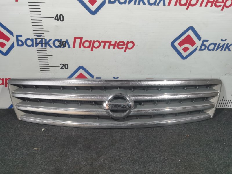 Решетка радиатора NISSAN TEANA J31 VQ23DE 2004 передняя (б/у)