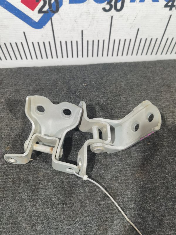 Петля двери TOYOTA COROLLA RUNX NZE121 1NZ-FE 2002 передняя левая (б/у)