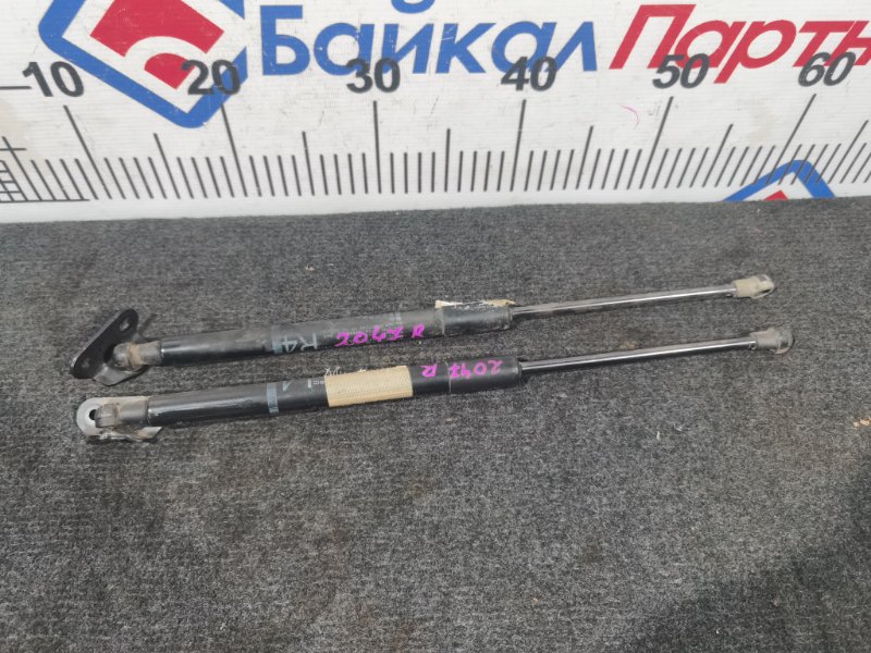 Амортизатор багажника TOYOTA VITZ NSP135 1NZ-FE 2012 задний (б/у)