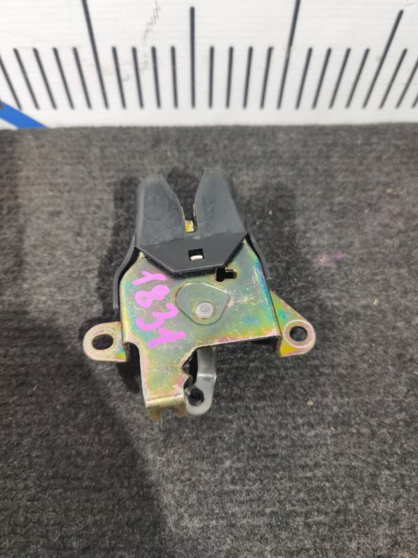 Замок багажника TOYOTA CARINA ST195 3S-FE 1995 задний (б/у)