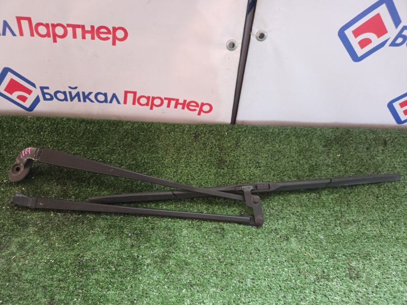 Дворник SUBARU TREZIA NCP125 1NZ-FE 2012 (б/у)