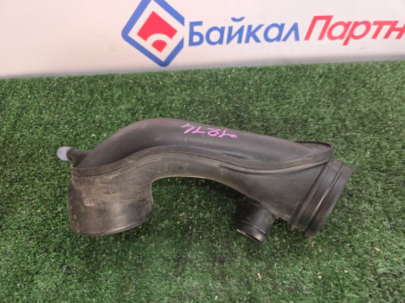 Патрубок воздушного фильтра AUDI A6 4B4 ASN 2003 (б/у)