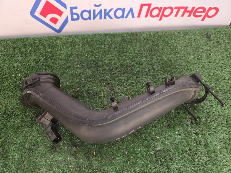 Патрубок воздушного фильтра VOLKSWAGEN PASSAT 3C CAXA 2011 (б/у)