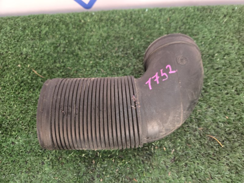 Патрубок воздушного фильтра BMW 3-SERIES E46 M54B22 2004 (б/у)