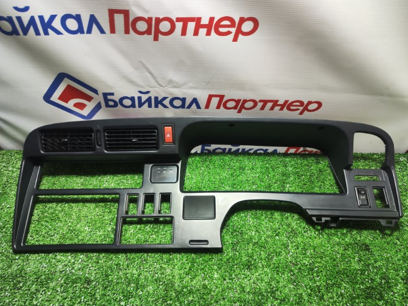 Рамка магнитофона TOYOTA HIACE KZH106W 1KZ-TE 1994 (б/у)