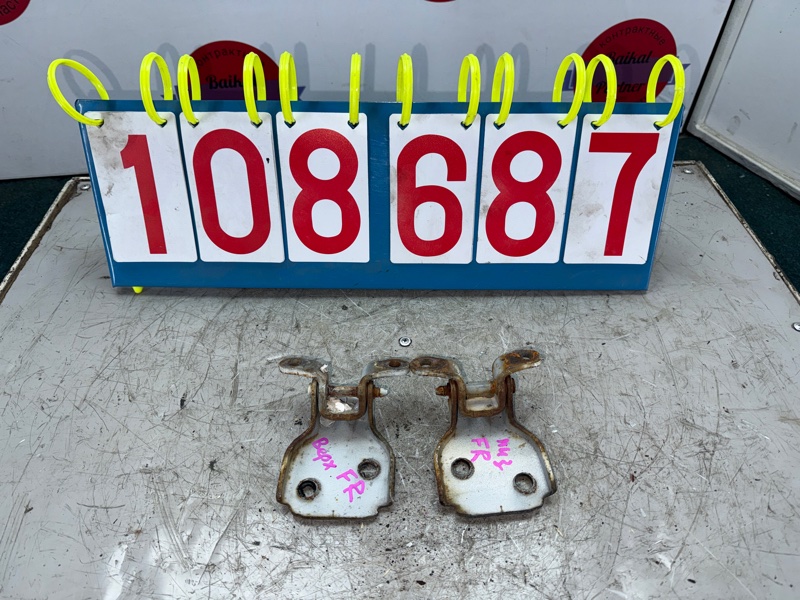 Петля двери HONDA PARTNER EY7 D15B 1999 передняя правая (б/у)