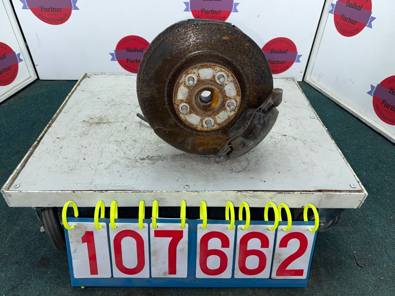 Ступица VOLVO V50 B5244S5 передняя левая (б/у)