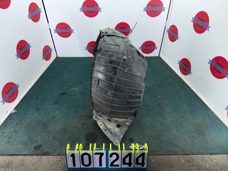 Подкрылок NISSAN SKYLINE NV36 VQ25HR 2010 передний правый (б/у)