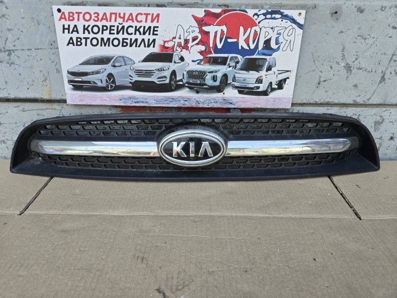 Решетка радиатора Kia Carens 2006 передняя