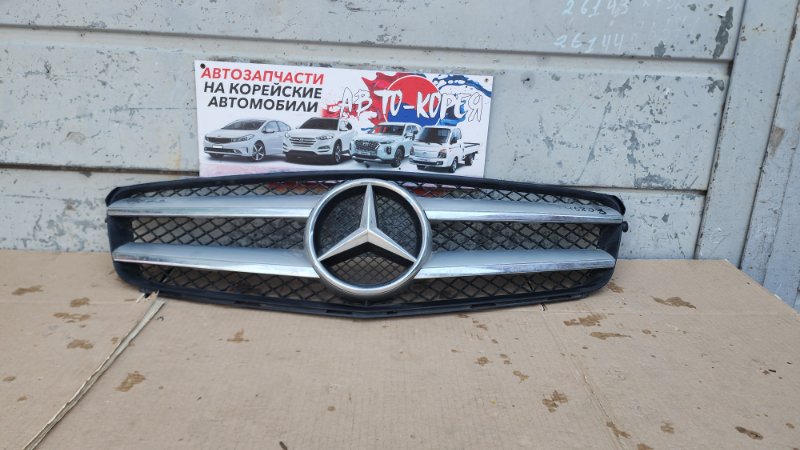 Решетка радиатора Mercedes-Benz C-Class W204 2012 передняя