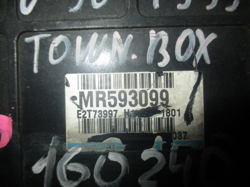 Блок управления efi для MITSUBISHI TOWN BOX U63W 4A30 , MR593099 , MR593099 3 ракурс Блок управления efi для MITSUBISHI TOWN BOX U63W 4A30 , MR593099 , MR593099 3 ракурс