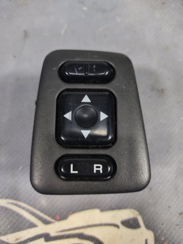 Запчасть блок управления зеркалами Subaru Forester 2000 SF5 EJ205 83061AE000 контрактная Блок управления зеркалами Subaru Forester 2000 SF5 EJ205 83061AE000 контрактная