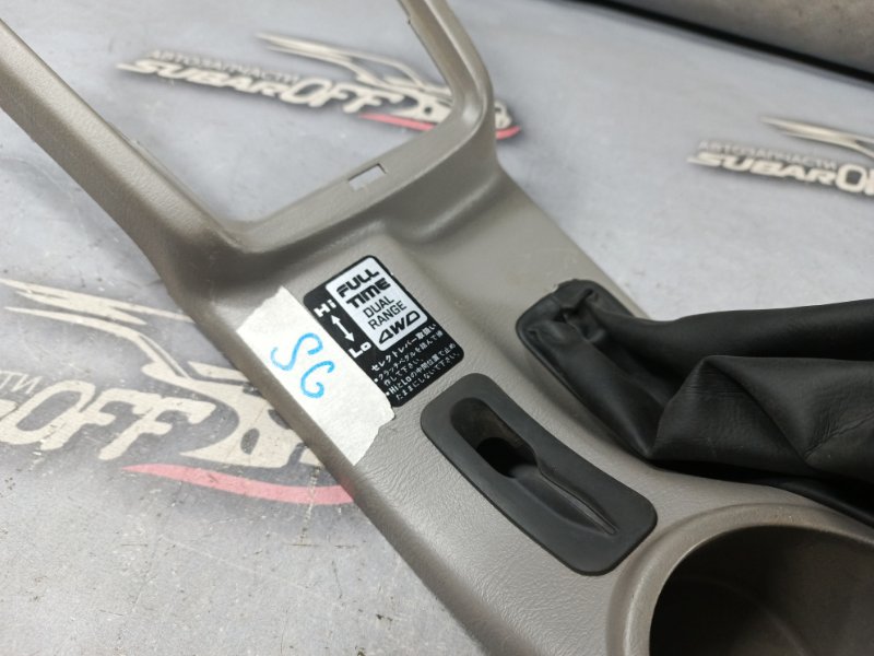 Накладка на центральную консоль Subaru Forester SG5 Накладка на центральную консоль Subaru Forester SG5