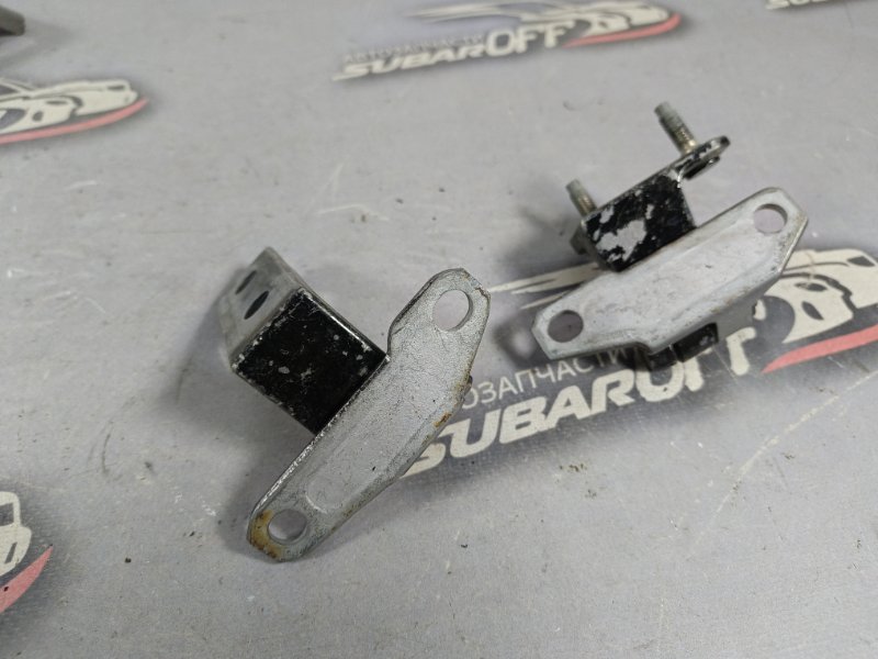 Петля двери задняя правая Nissan Fuga KY51 VQ37