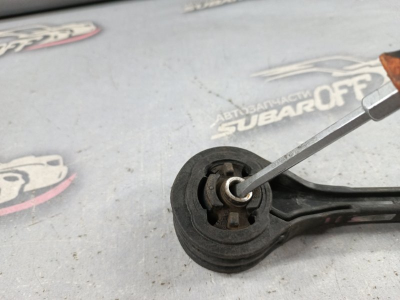 Подушка КПП Subaru Forester SG5 EJ203 Подушка КПП Subaru Forester SG5 EJ203
