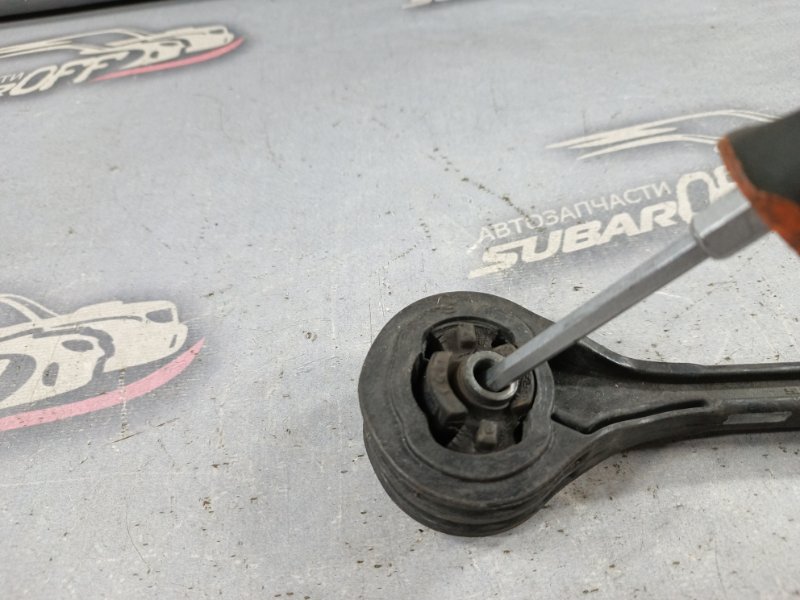 Подушка КПП Subaru Forester SG5 EJ205 Подушка КПП Subaru Forester SG5 EJ205