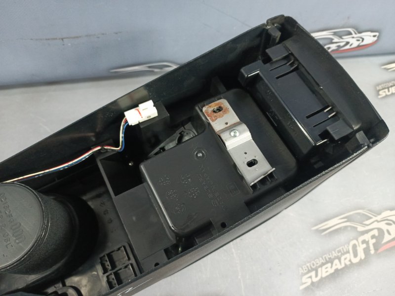 Подлокотник Impreza XV 2011 GH2 EL154 Подлокотник Impreza XV 2011 GH2 EL154