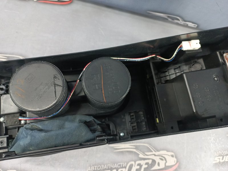Подлокотник Impreza XV 2011 GH2 EL154 Подлокотник Impreza XV 2011 GH2 EL154