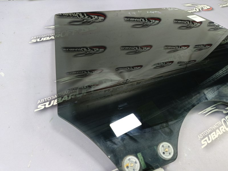 Стекло боковое заднее левое Subaru Forester SG5 EJ202