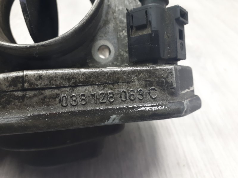 Дроссельная заслонка a3 2004-2013 8p