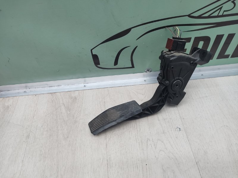 Запчасть педаль газа saab 9-3 2007-2012 2.0t 9186724 Б/У Педаль газа saab 9-3 2007-2012 2.0t 9186724 Б/У