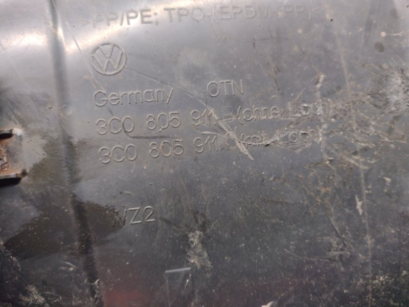 Подкрылок передний левый passat 2005-2010 b6