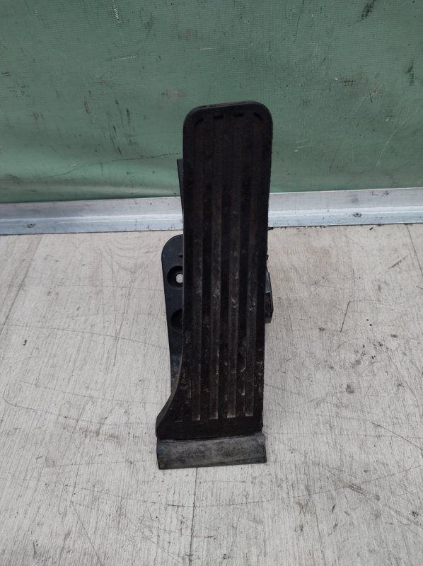 Педаль газа mercedes-benz c-class 2007-2015 w204 2043000004 контрактная