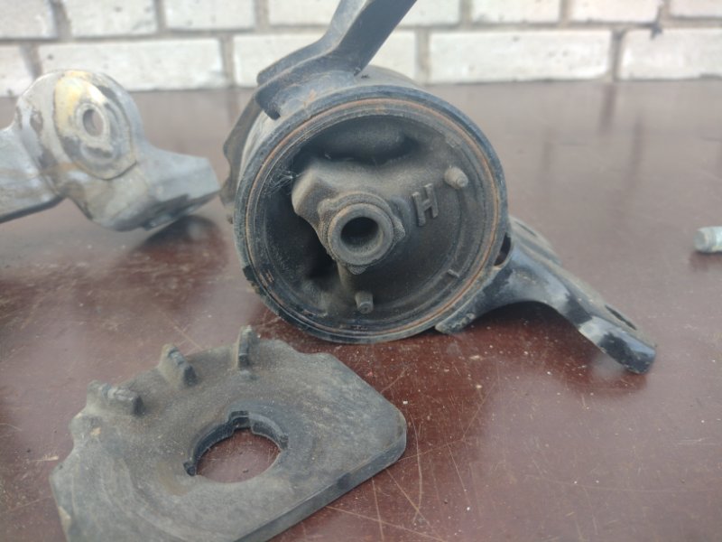 Опора двигателя передняя outlander 2006-2012 XL (CW) Опора двигателя передняя outlander 2006-2012 XL (CW)