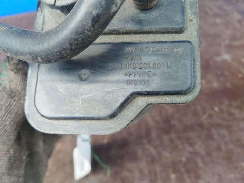 Абсорбер (фильтр угольный) touran 2003-2015 1