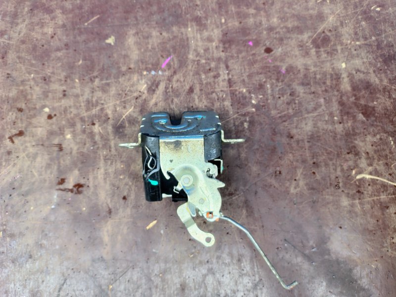 Замок багажника mitsubishi colt Z3