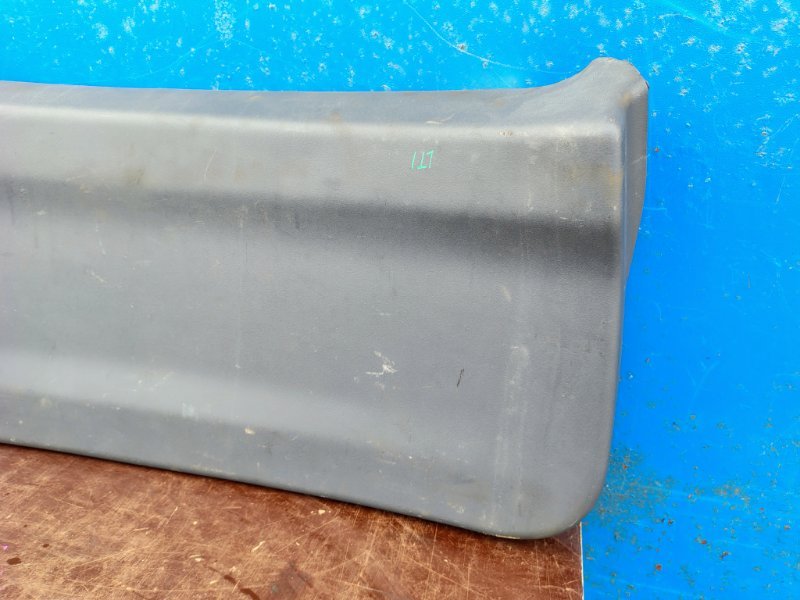 Обшивка двери багажника mitsubishi colt Z3