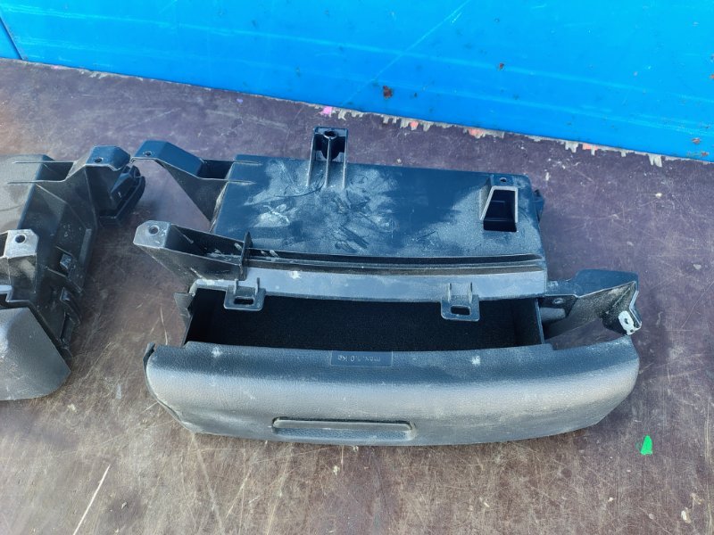 Ящик под сиденье Volkswagen Golf Plus 5 CBZB