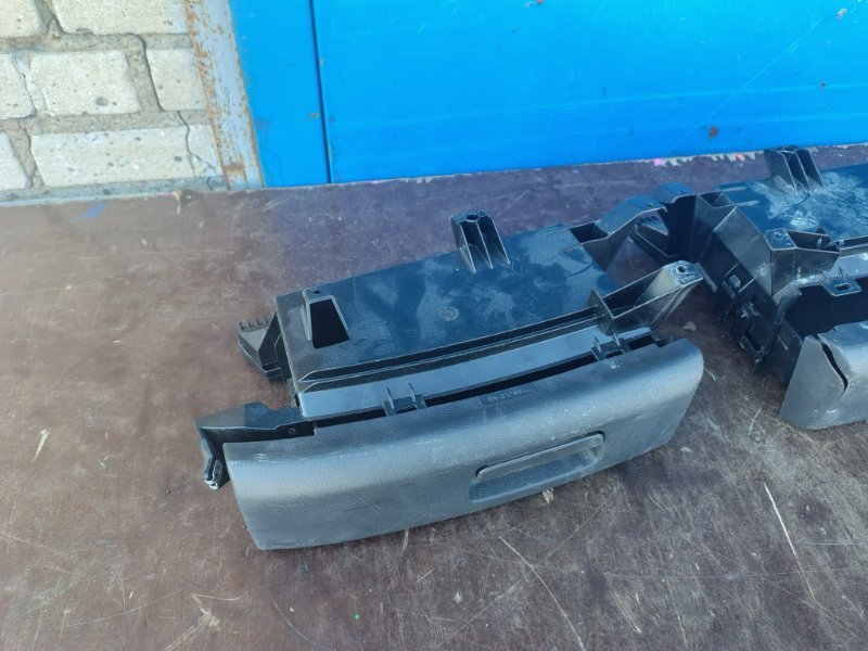 Ящик под сиденье Golf Plus 2012 5 CBZB