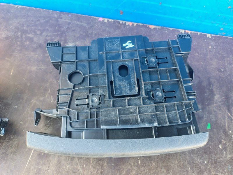 Ящик под сиденье Golf Plus 2012 5 CBZB